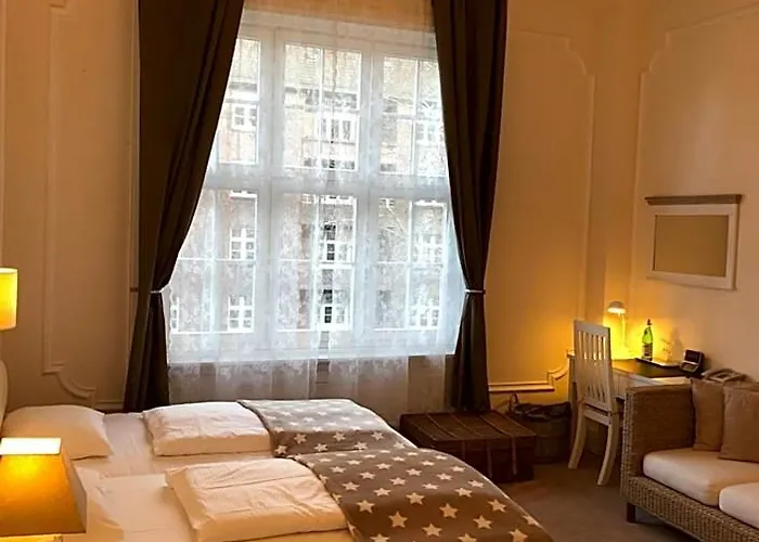 Fresena Im Dammtorpalais 3*